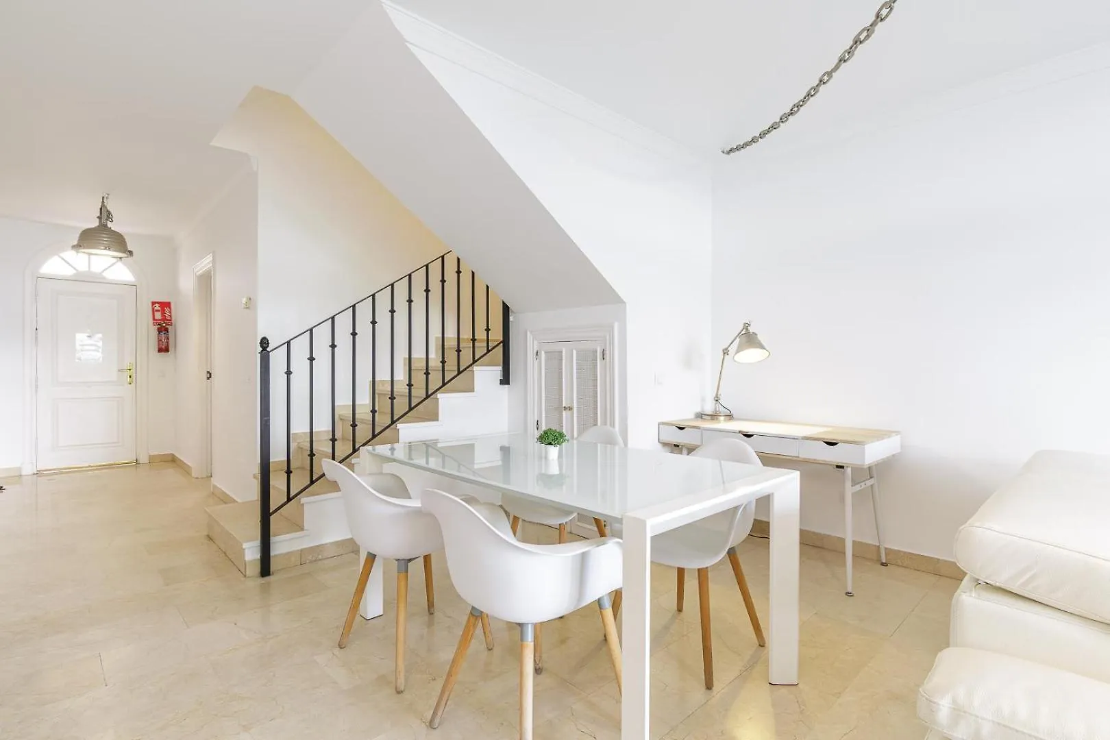 Spacious 2 Bed Duplex In Aloha Gardens Close To Puerto Banus Marbella