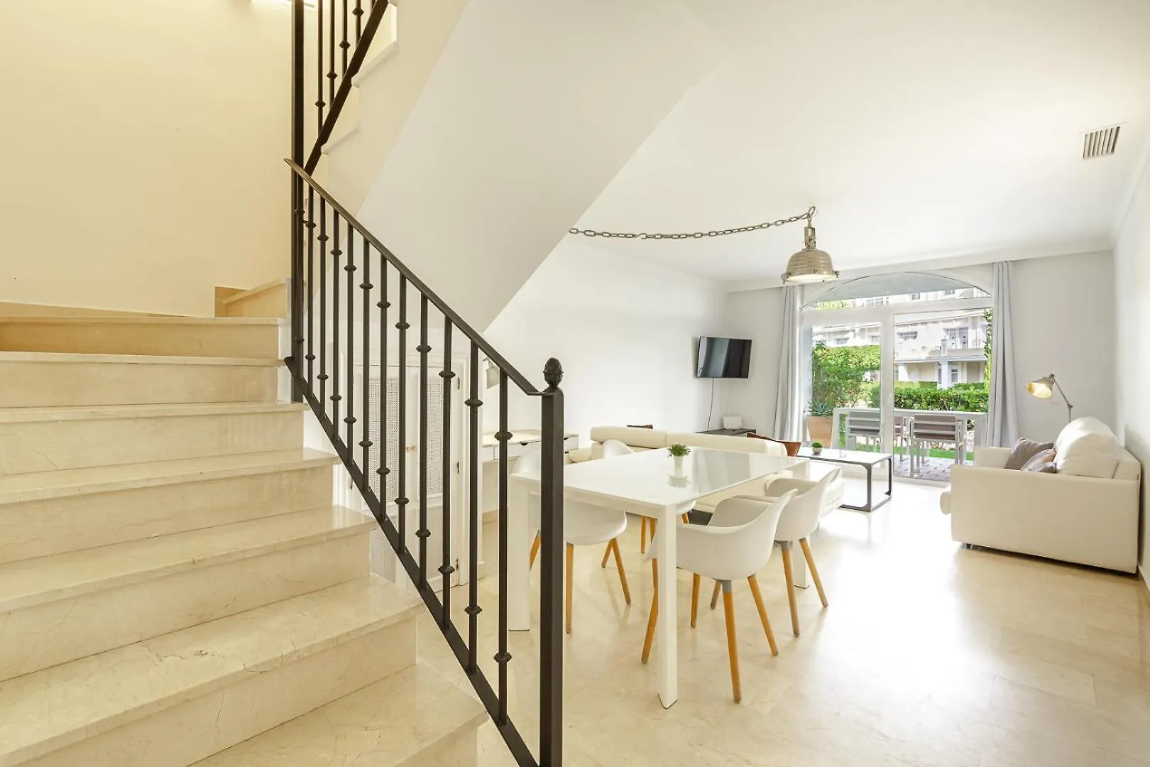 Spacious 2 Bed Duplex In Aloha Gardens Close To Puerto Banus Marbella