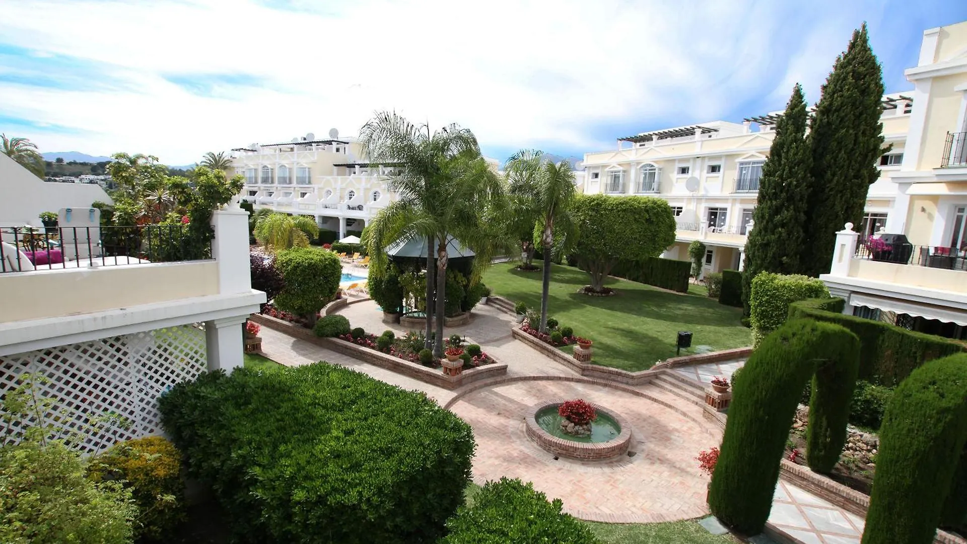 Apartment Spacious 2 Bed Duplex In Aloha Gardens Close To Puerto Banus Marbella