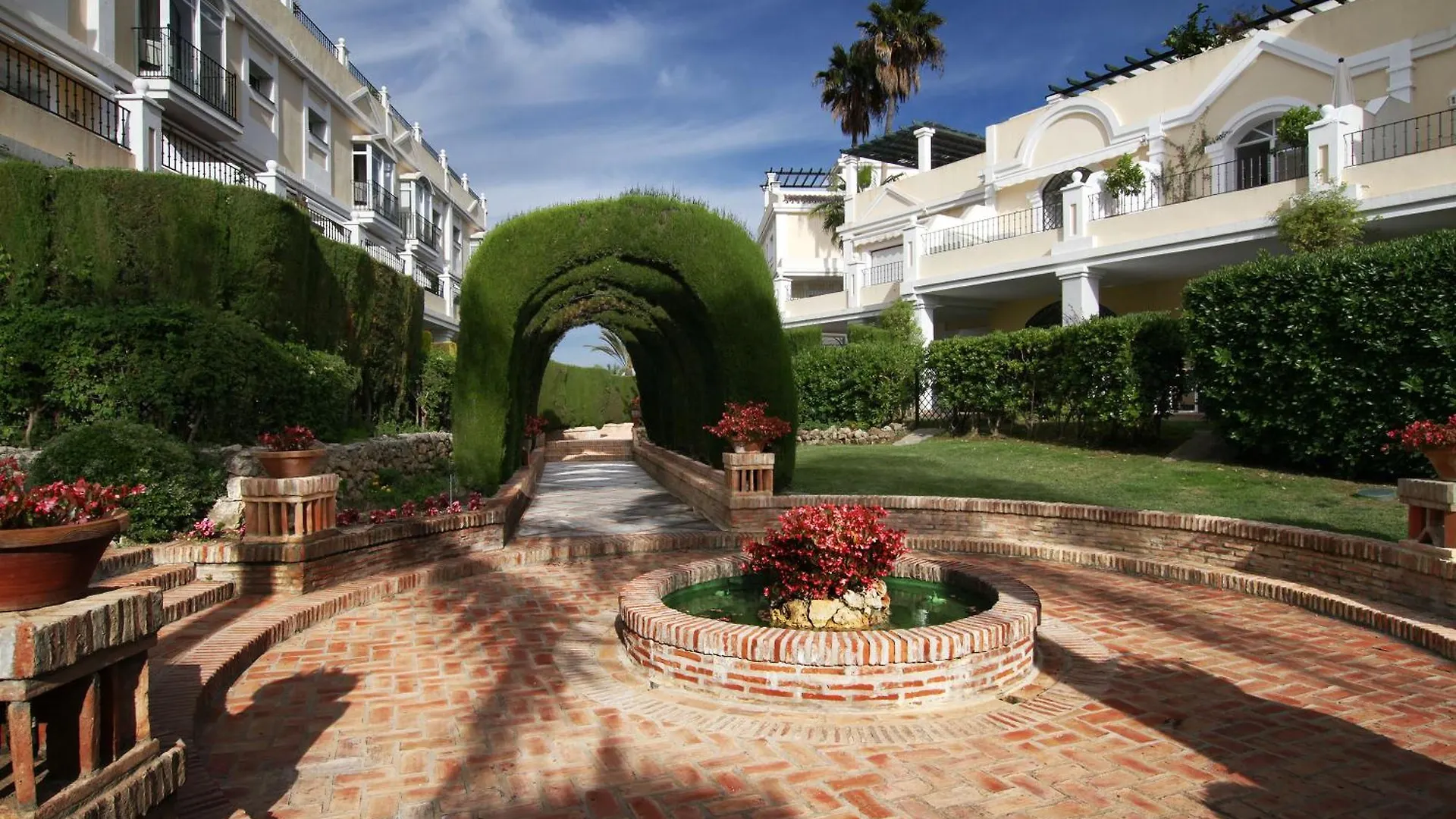Spacious 2 Bed Duplex In Aloha Gardens Close To Puerto Banus Marbella Spain