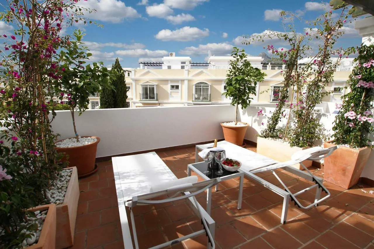 Spacious 2 Bed Duplex In Aloha Gardens Close To Puerto Banus Marbella Spain